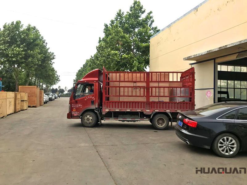 一臺移動靜音拖車柴油發(fā)電機(jī)組在6.12號發(fā)往河南省項城市