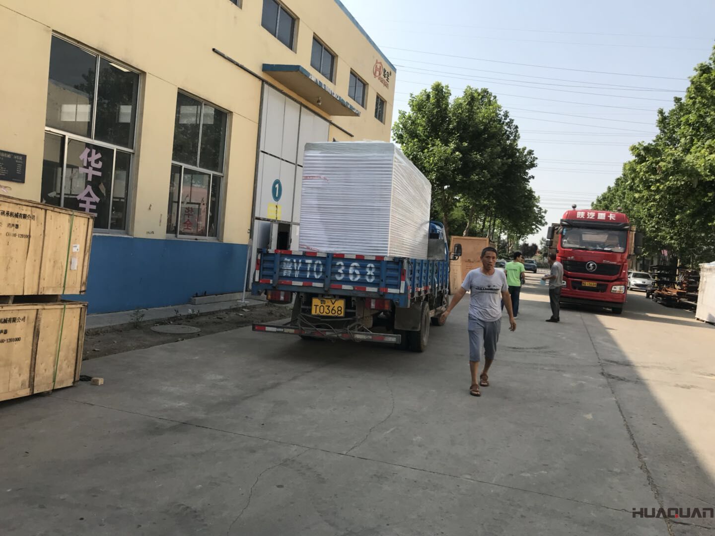 一臺600kw立柜自啟動柴油發(fā)電機組于8月30日順利發(fā)往山東省