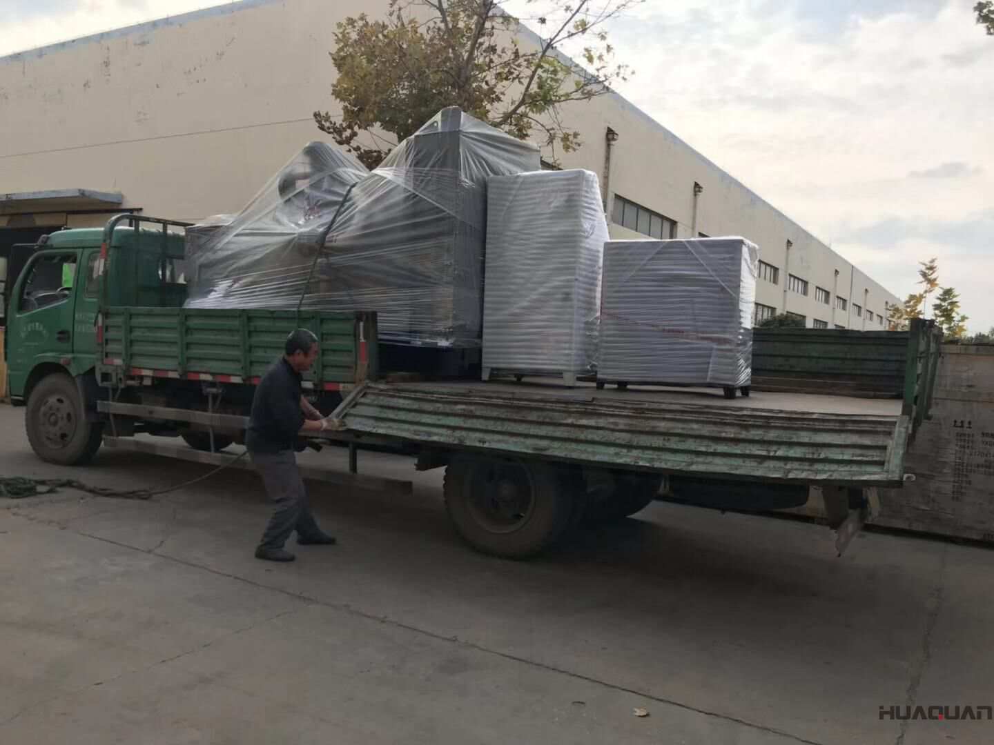 一臺200kw自動化柴油發電機組于10月22日從華全動力順利發往山東煙臺