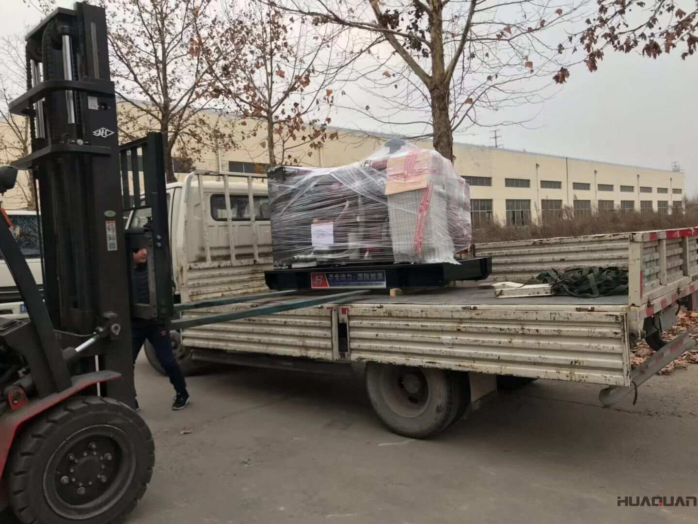 一臺(tái)50kw標(biāo)配沼氣發(fā)電機(jī)組于11月24日從華全動(dòng)力順利發(fā)往遼寧省