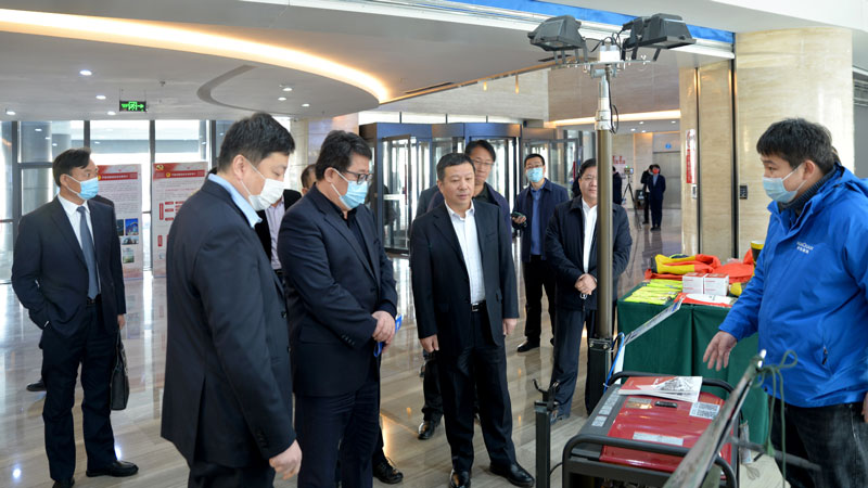 濰坊市領導蒞臨華全動力展位，詳細詢問公司發(fā)展情況、產(chǎn)品情況等